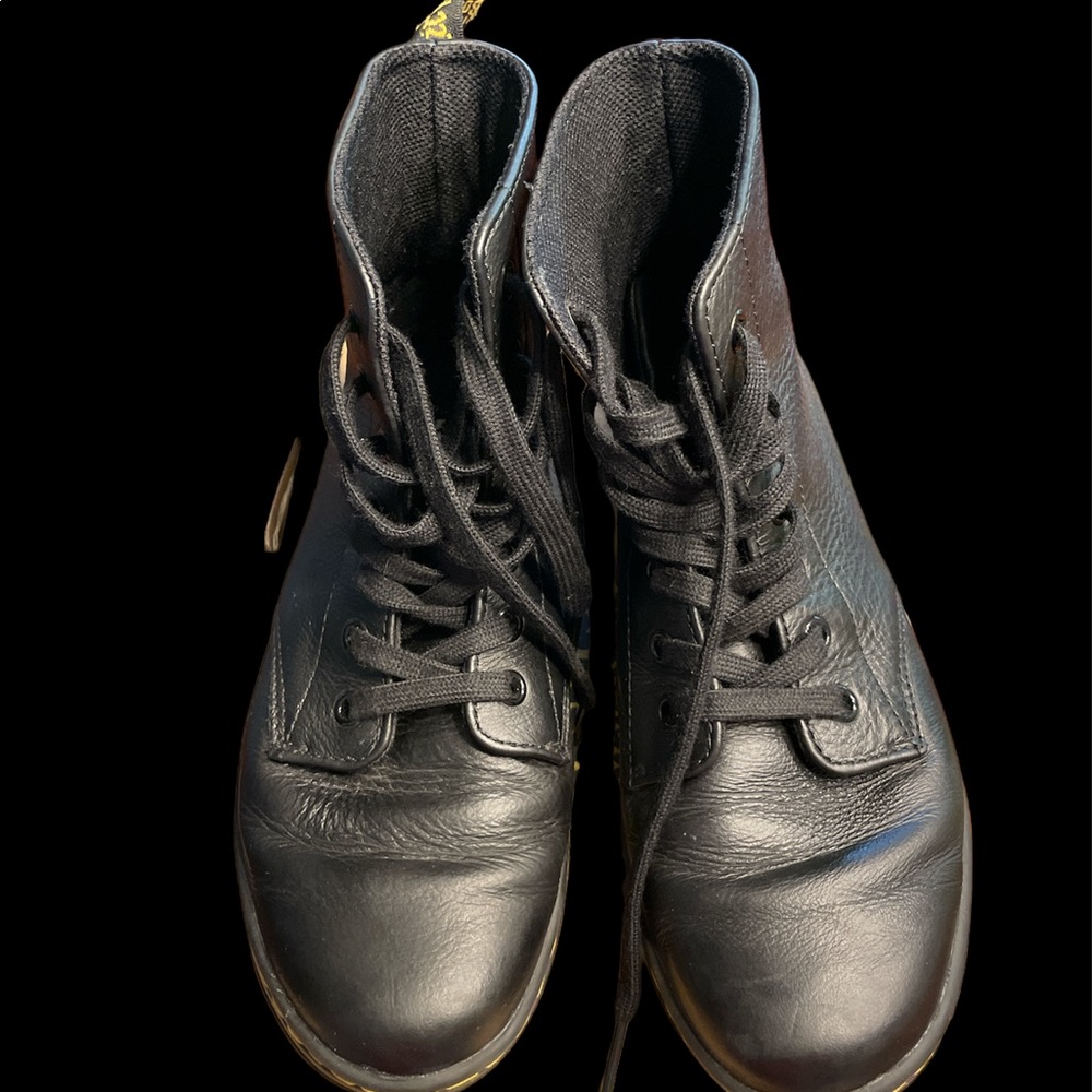 Dr. Martens Leyton Boots